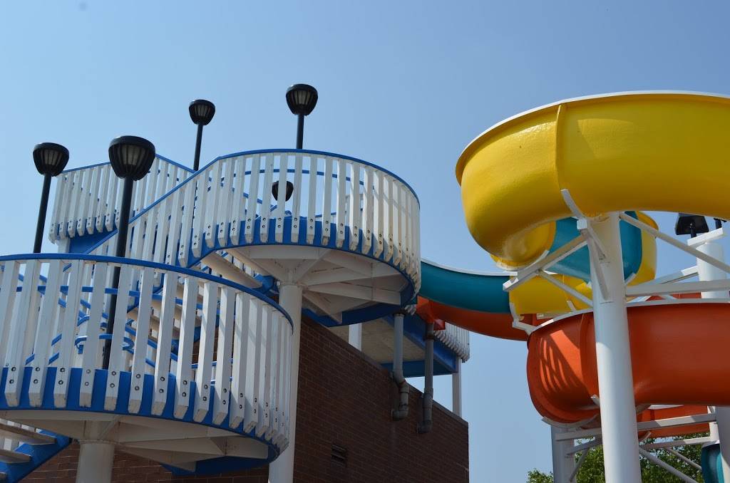 Centennial Park Aquatic Center (Orland Park Pool) | 15600 West Ave, Orland Park, IL 60462, USA | Phone: (708) 349-4386