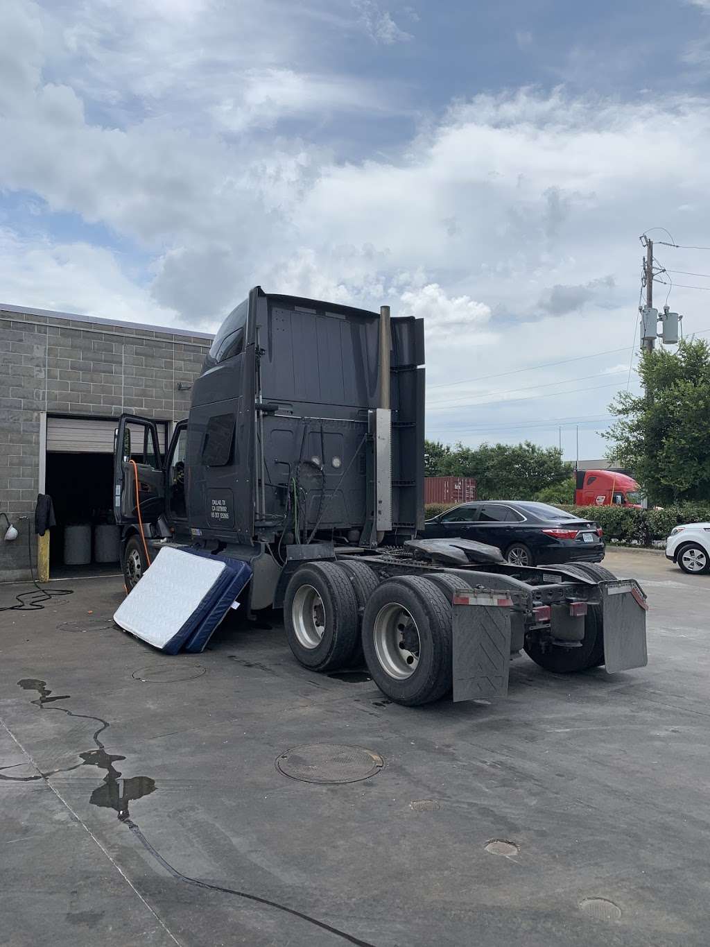 Unique Truck Wash Dallas Texas - Trailer Washout | 4225 Port Blvd, Dallas, TX 75241 | Phone: (972) 225-0022