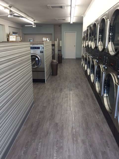 Coast Coin Laundry | 107 Santa Isabel Ave, Costa Mesa, CA 92672 | Phone: (949) 612-8306