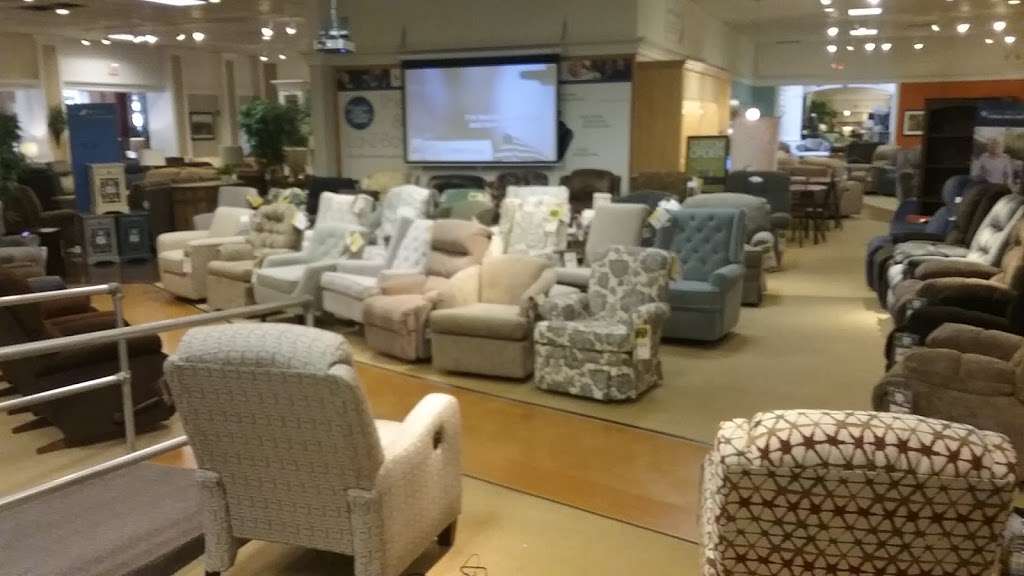 Wolf Furniture | 900 Premium Outlets Blvd, Hagerstown, MD 21740 | Phone: (301) 790-7933