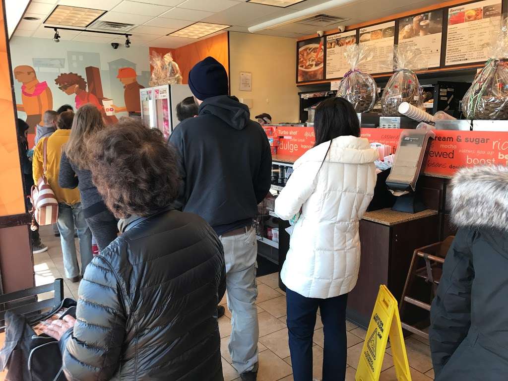 Dunkin Donuts | 6010 80th St, Middle Village, NY 11379, USA | Phone: (718) 424-0615