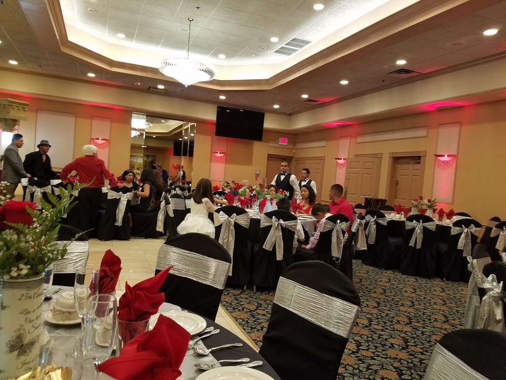 Carminas Restaurant and Banquets | 1055 N Randall Rd, Elgin, IL 60123, USA | Phone: (847) 760-6000