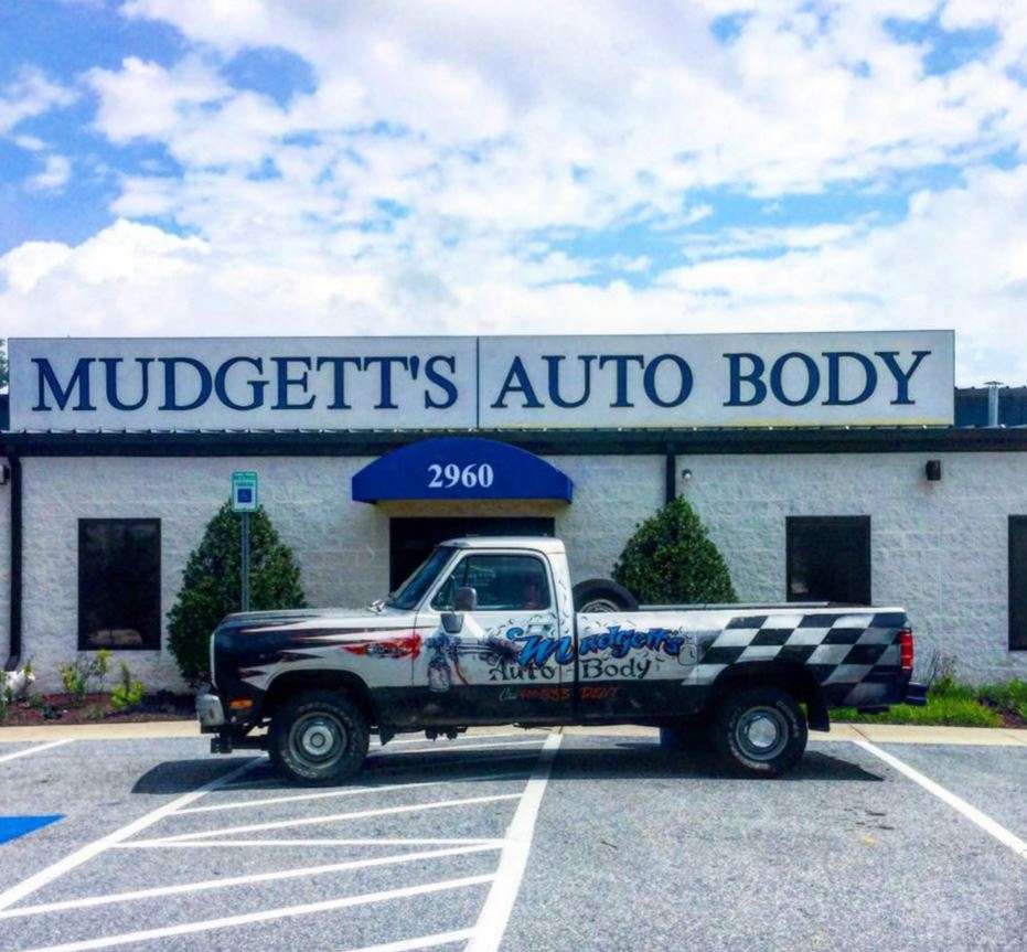 Mudgetts Auto Body | 2960 Dede Rd, Finksburg, MD 21048, USA | Phone: (410) 833-3368