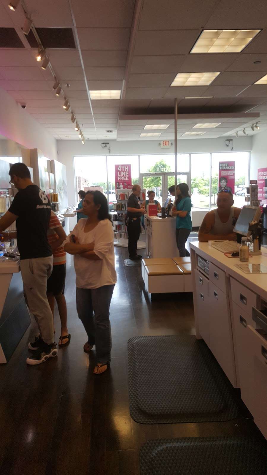 T-Mobile | 1520 NJ-38 Bldg 4, Hainesport, NJ 08036, USA | Phone: (609) 702-9580