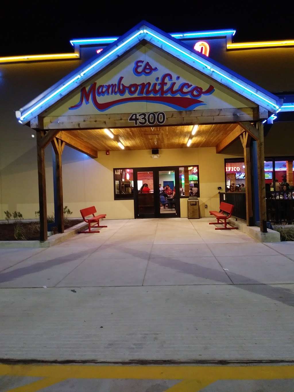 Mambo Seafood | 4300 East Fwy, Baytown, TX 77521, USA | Phone: (832) 926-7551