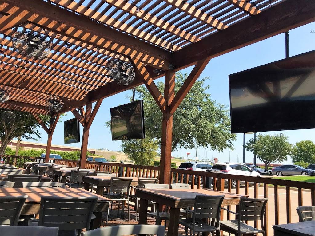 Flips Patio Grill | 415 W State Hwy 114, Grapevine, TX 76051, USA | Phone: (817) 251-9800