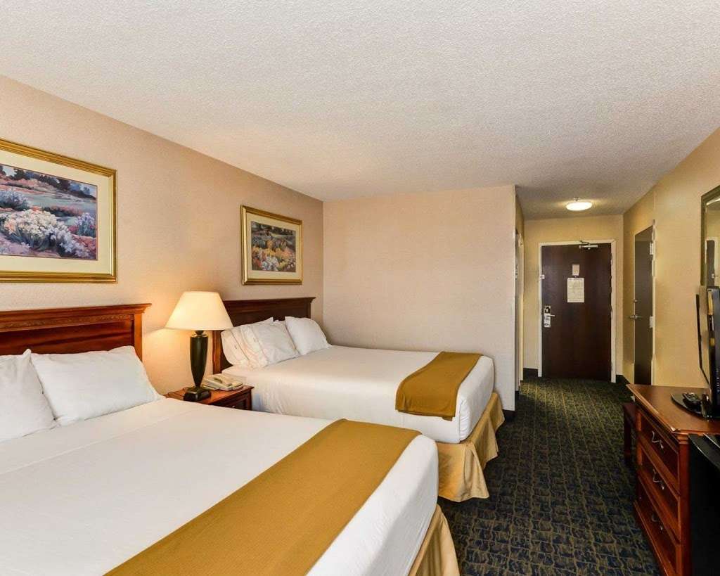 Quality Inn Spring Mills - Martinsburg North | 1220 T J Jackson Dr, Falling Waters, WV 25419, USA | Phone: (681) 353-2115