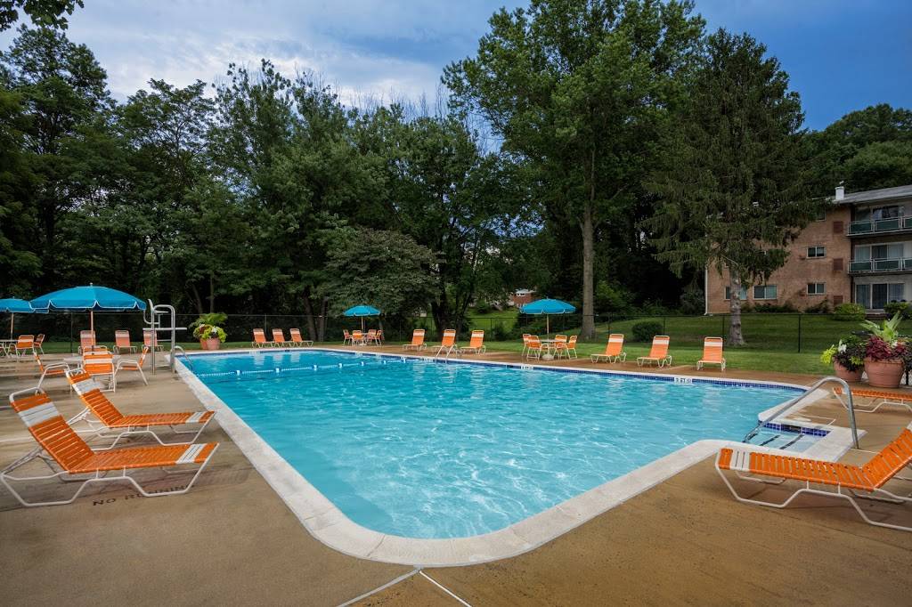 Pinewood Plaza Apartments | 3963 Persimmon Dr, Fairfax, VA 22031, USA | Phone: (703) 323-0465