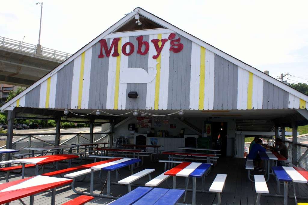 Mobys Lobster Deck | 2 Bay Ave, Highlands, NJ 07732 | Phone: (732) 872-1245