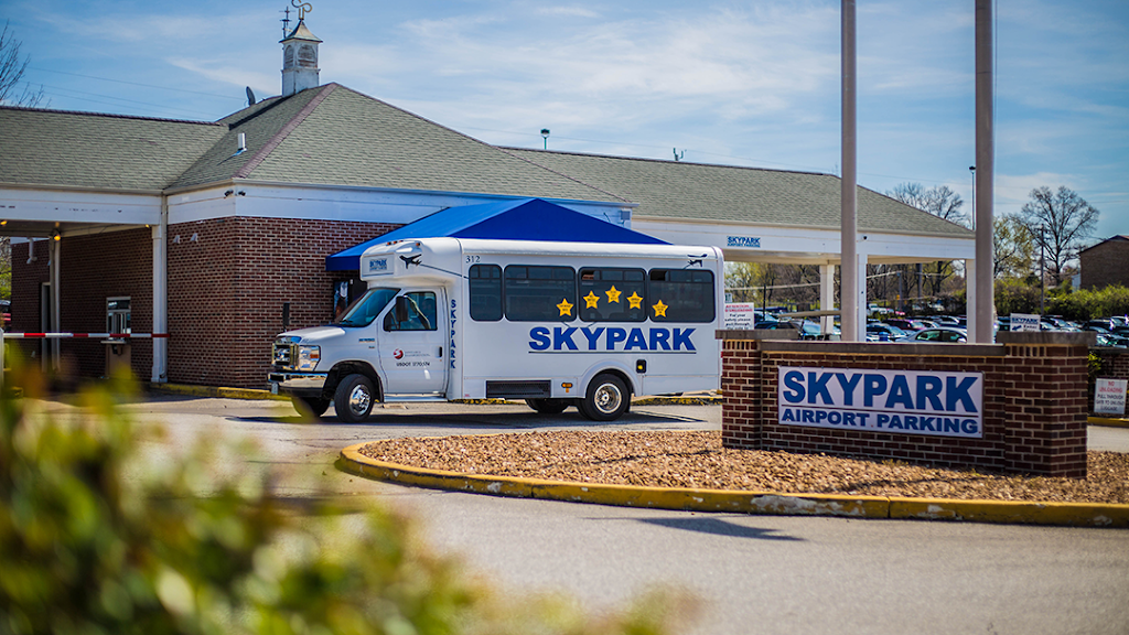 Skypark Airport Parking | 4500 Crestshire Ln, St Ann, MO 63074, USA | Phone: (314) 423-3800