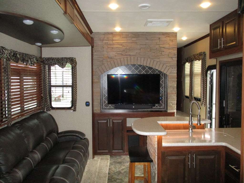 THURSTON RV SALES | 16123 W Colonial Dr, Oakland, FL 34787, USA | Phone: (407) 654-5313