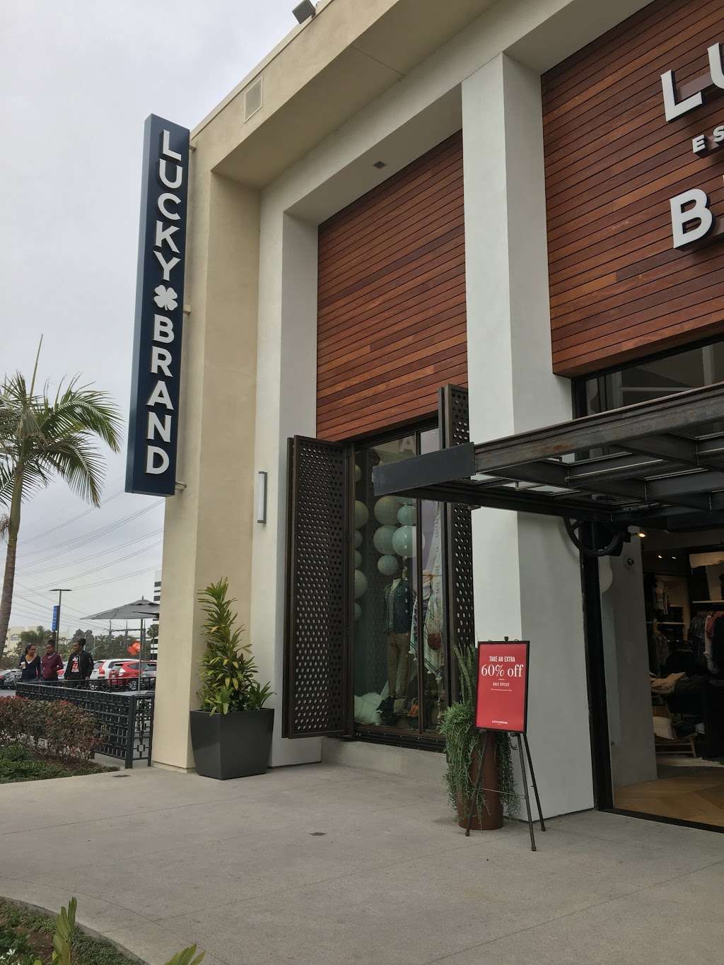 Lucky Brand | 850 S Sepulveda Blvd Space C-114, El Segundo, CA 90245, USA | Phone: (310) 322-2409