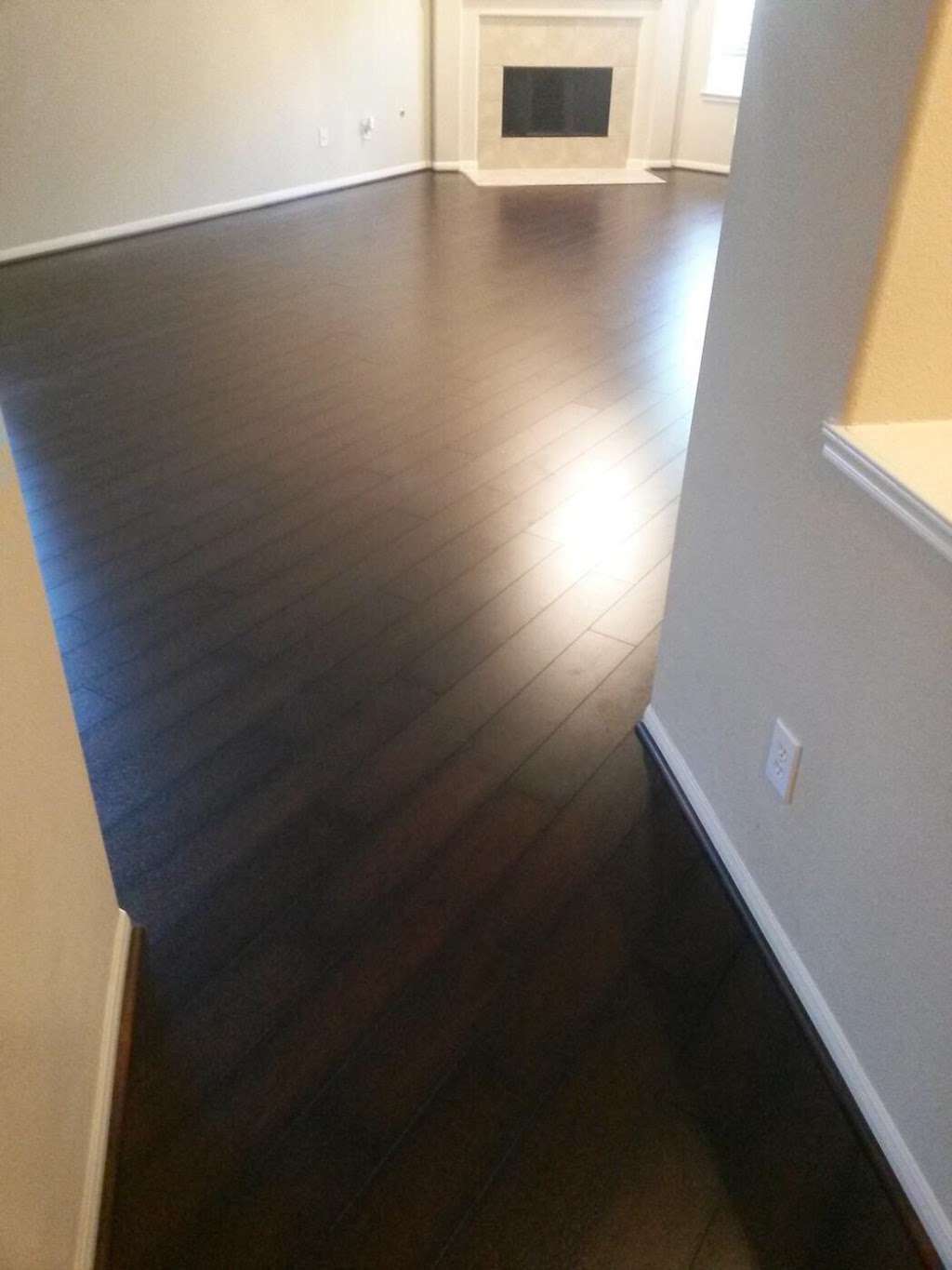 installation of wood and vinyl | 2213 Pannell St, Houston, TX 77026 | Phone: (832) 908-4620