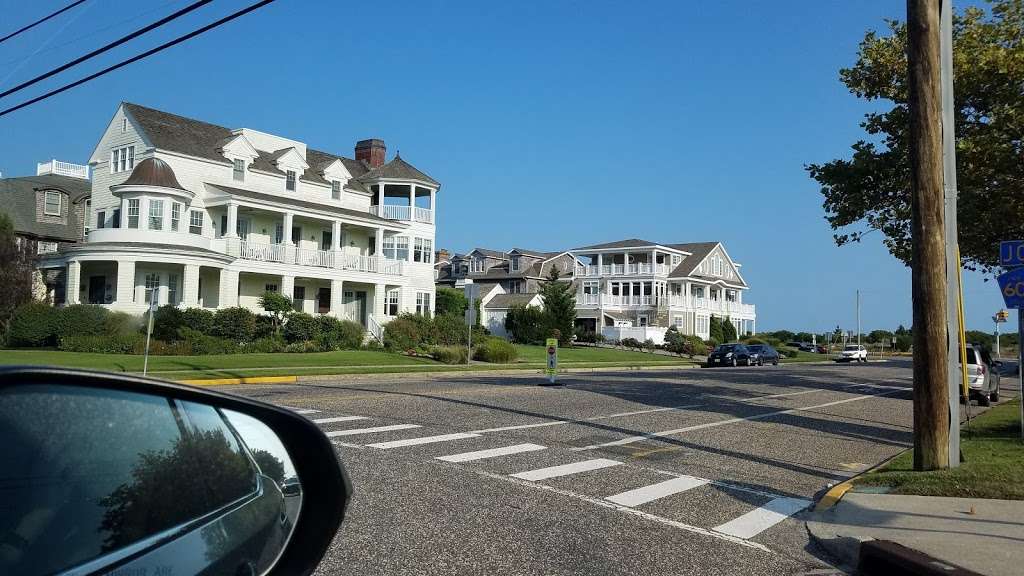 La Mer Beachfront Inn | 1317 Beach Ave, Cape May, NJ 08204, USA | Phone: (609) 884-9000