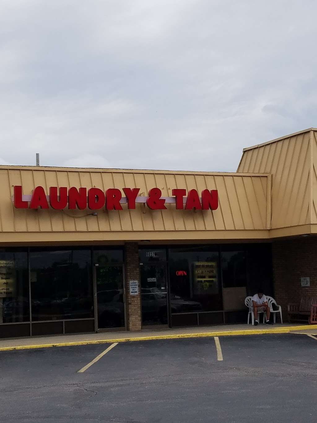 Laundry & Tan | 8037 S Meridian St, Indianapolis, IN 46217, USA | Phone: (317) 887-9828