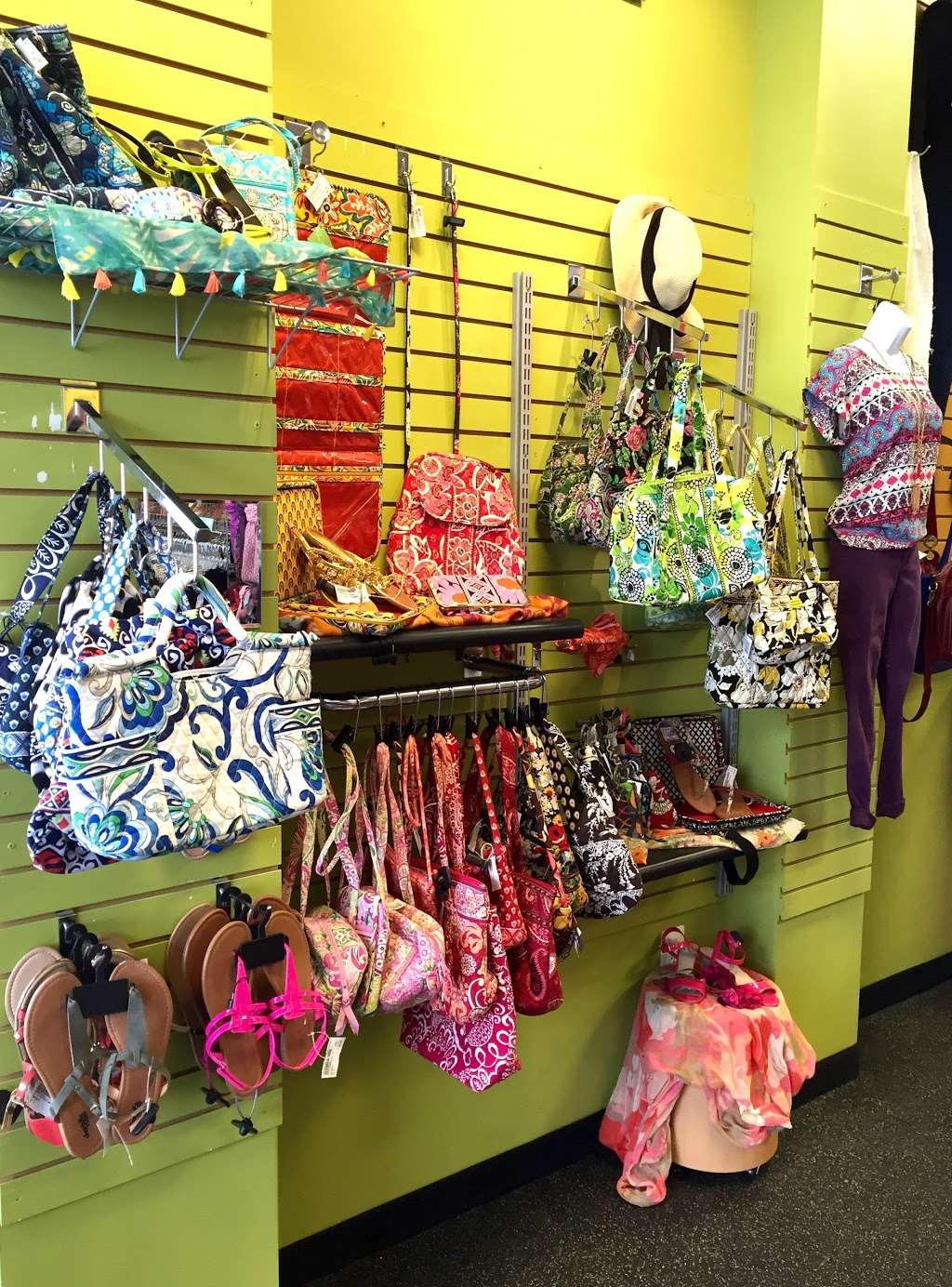 Platos Closet | 9688 Liberia Ave, Manassas, VA 20110, USA | Phone: (703) 257-1400