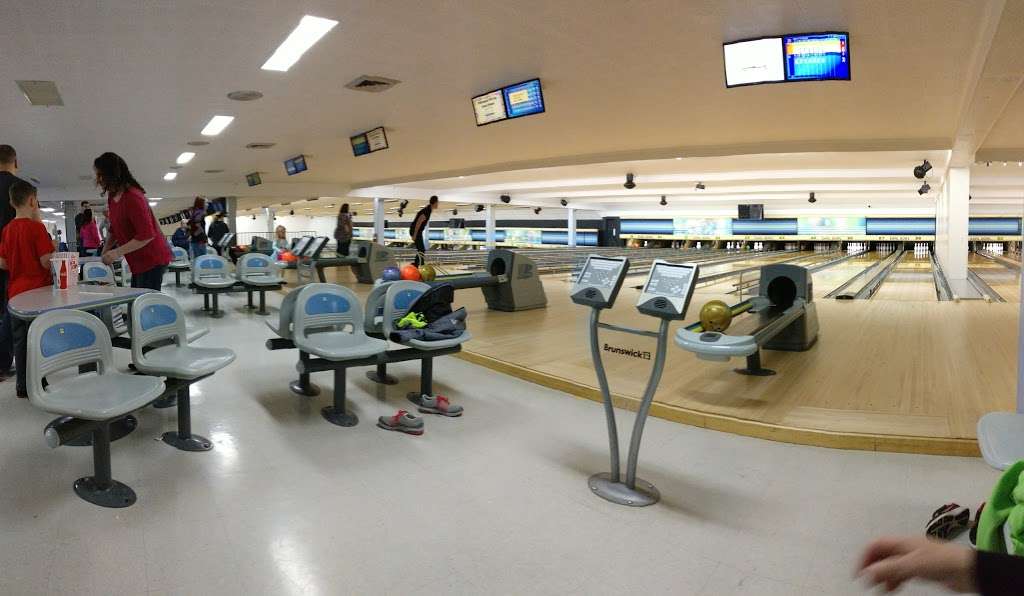 Earl Bowl Lanes | 390 Morwood Rd, Earlington, PA 18918, USA | Phone: (215) 723-9130