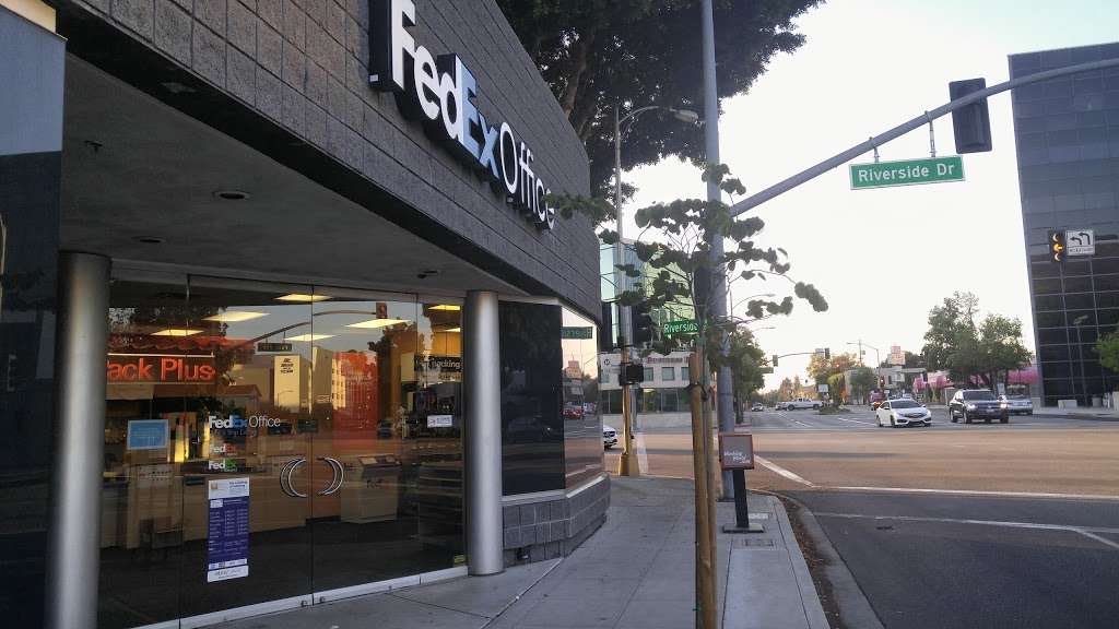 FedEx Office Print & Ship Center | 4100 W Riverside Dr, Burbank, CA 91505, USA | Phone: (818) 567-1044