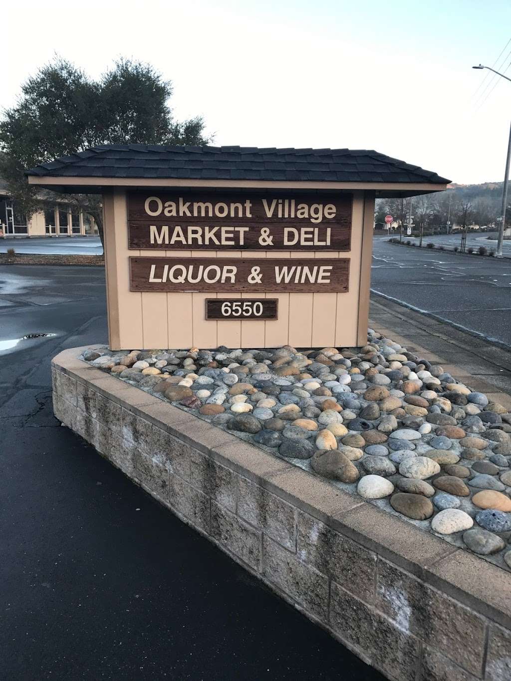 Oakmont Village Market | 6550 Oakmont Dr, Santa Rosa, CA 95409, USA | Phone: (707) 539-2434