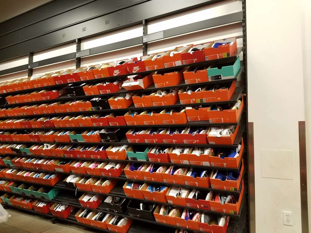 Nike Factory Store | 4976 Premium Outlets Way Suite 800, Chandler, AZ 85226, USA | Phone: (480) 639-1780