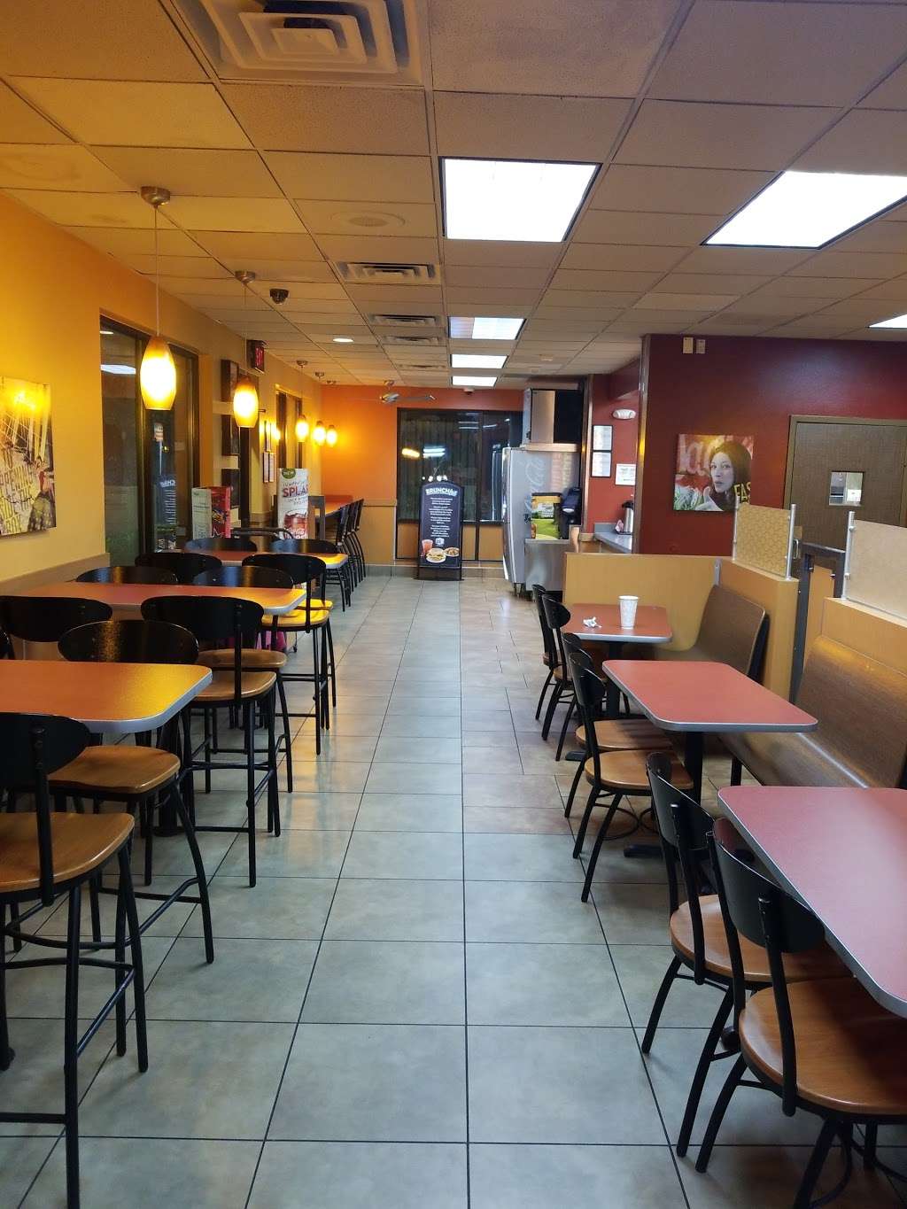 Jack in the Box | 7525 East Fwy, Houston, TX 77020, USA | Phone: (713) 673-7525