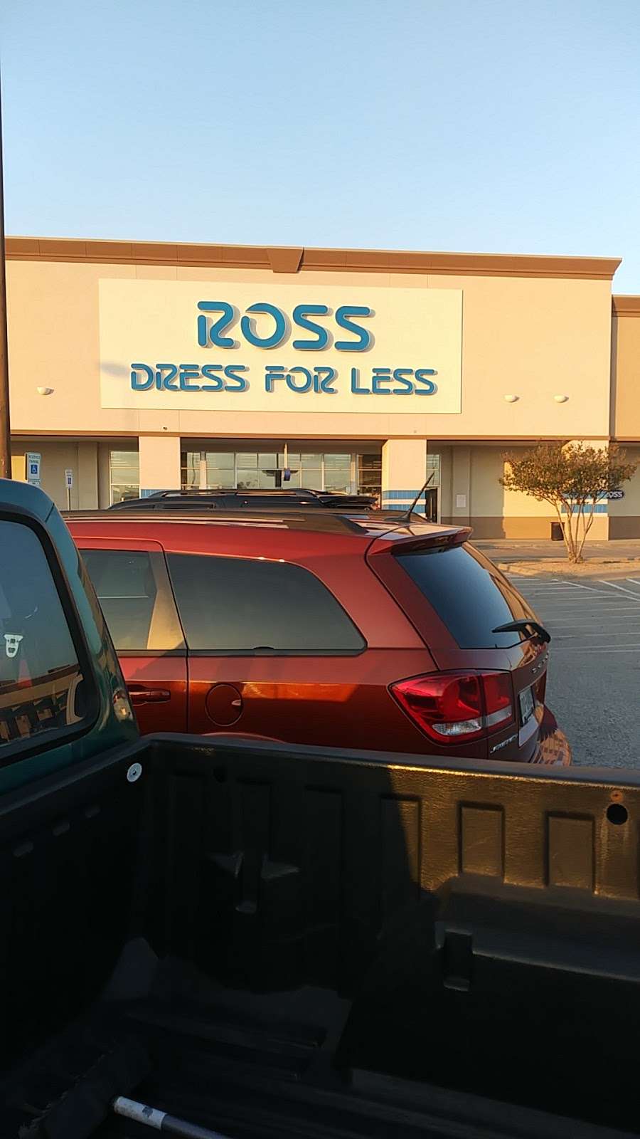Ross Dress for Less | 11255 Garland Rd, Dallas, TX 75218, USA | Phone: (214) 321-7186
