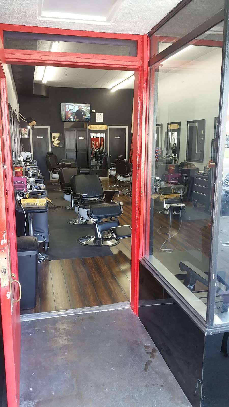 Ontarios HOMETOWN Barbershop | 415 N Euclid Ave, Ontario, CA 91762, USA | Phone: (909) 251-1687
