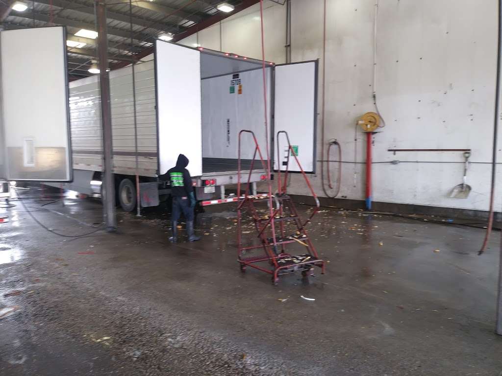 Little Sisters Truck Wash Inc | 14264 Valley Blvd, Fontana, CA 92335 | Phone: (909) 356-8500