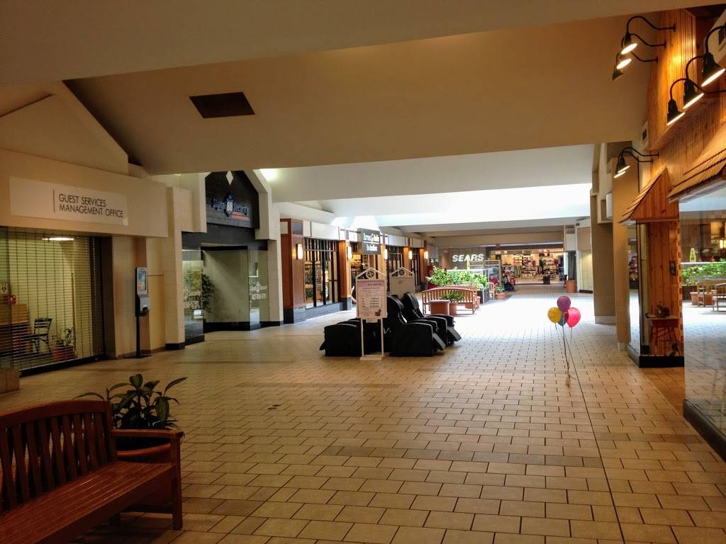 Crossroads Mall | 7400 Dodge St, Omaha, NE 68114, USA | Phone: (402) 397-2343