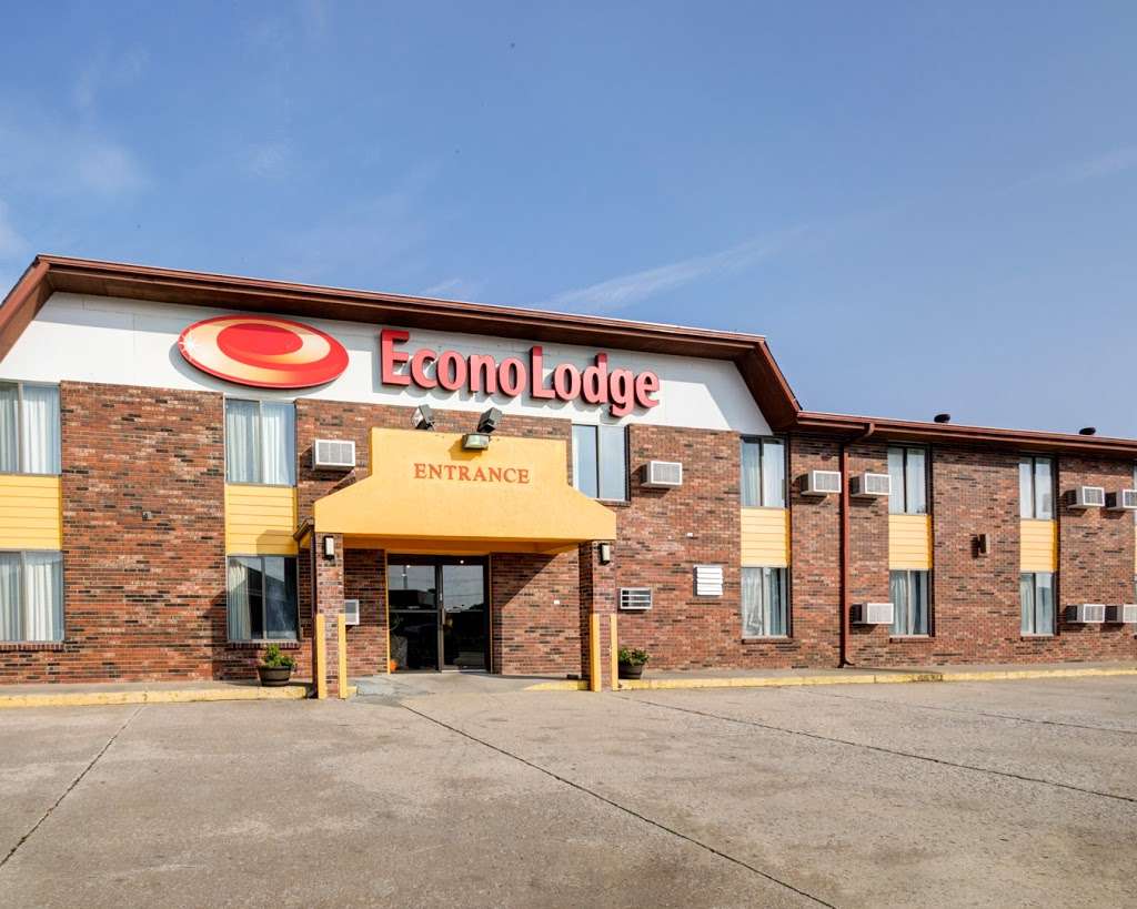 Econo Lodge Olathe - Kansas City | 209 E Flaming Rd, Olathe, KS 66061 | Phone: (913) 829-1312