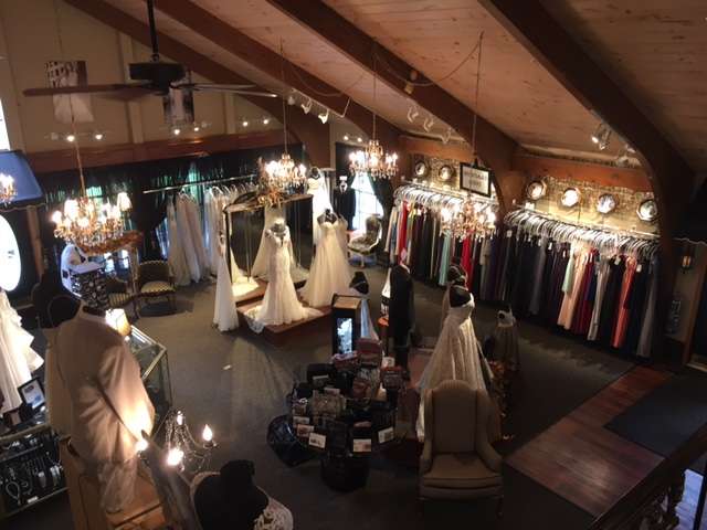 Wolsfelts Bridal | 1025 S Lincoln Ave, Aurora, IL 60505, USA | Phone: (630) 896-7166