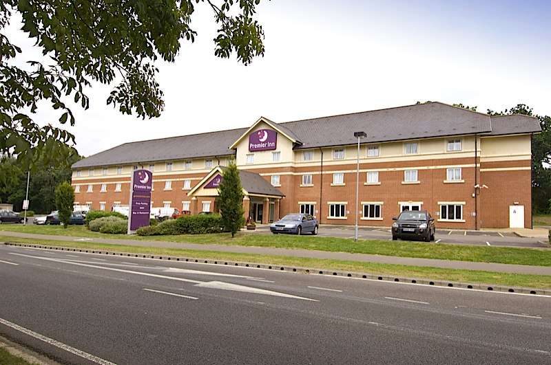 Premier Inn London Gatwick Airport East | Balcombe Rd, Crawley RH10 3NL, UK | Phone: 0871 527 8410