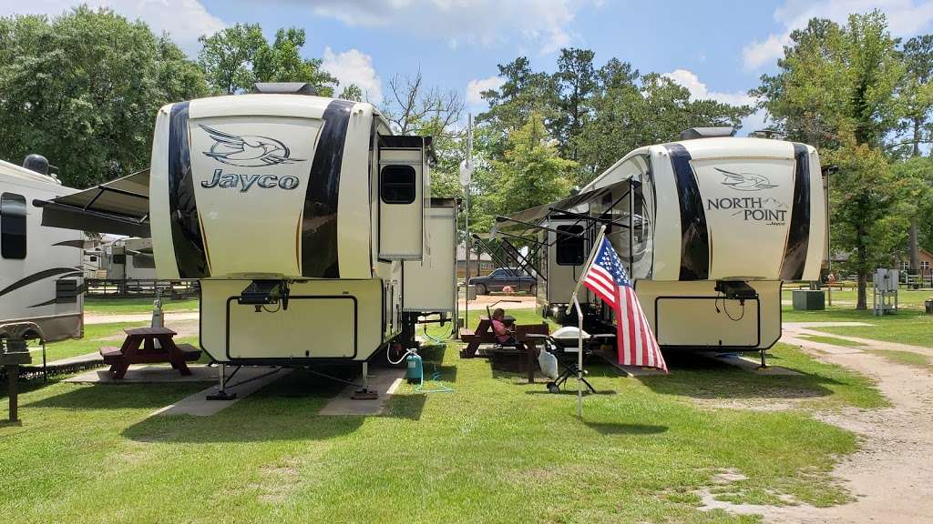 Summer Breeze USA RV Resort | 3043 Waukegan Rd, Conroe, TX 77306, USA | Phone: (936) 264-2854