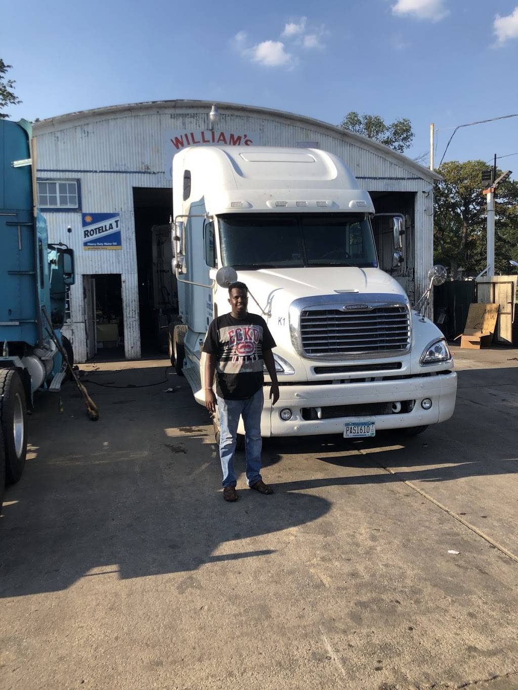 Williams Truck Services | 1917 E Irving Blvd, Irving, TX 75060, USA | Phone: (214) 596-0203