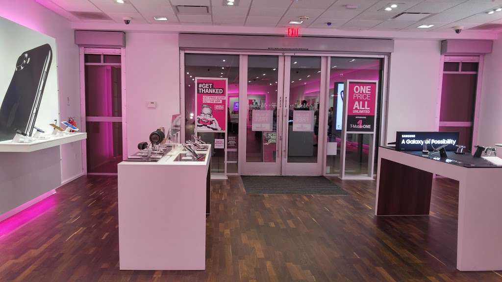 T-Mobile | 5840 W Bell Rd, Glendale, AZ 85308, USA | Phone: (602) 843-3059