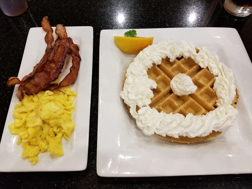 Kekes Breakfast Cafe | 498 US-441, Lady Lake, FL 32159 | Phone: (352) 801-3996