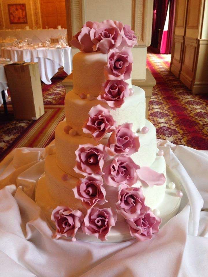 Sugar Strandz cakes and Events | unit 4a, oak lands farm estate, goatsmoor lane, stock CM4 9RH, UK | Phone: 07881 294394