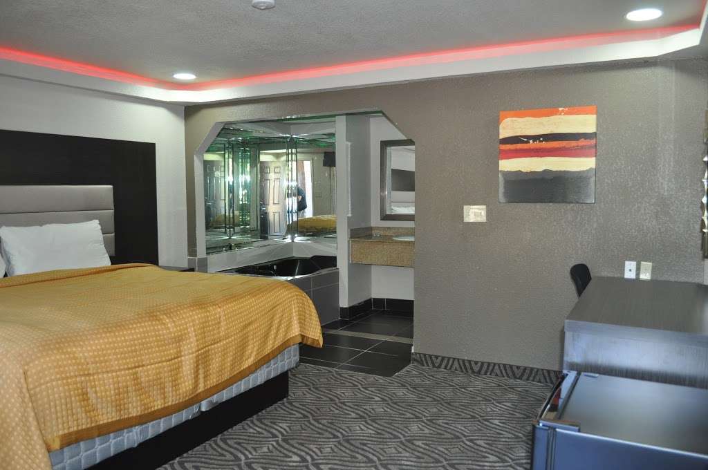 Downtown Suites Dallas/Cotton Bowl | 3422 Samuell Blvd, Dallas, TX 75223, USA | Phone: (214) 826-5700