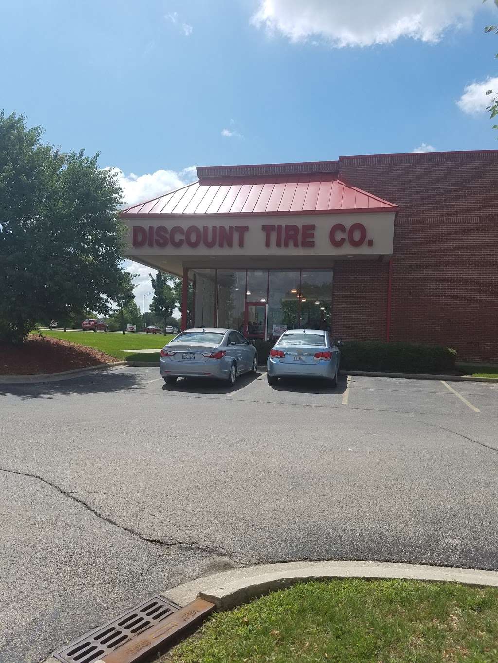 Discount Tire | 2445 Augusta Way, Aurora, IL 60506 | Phone: (630) 907-9720