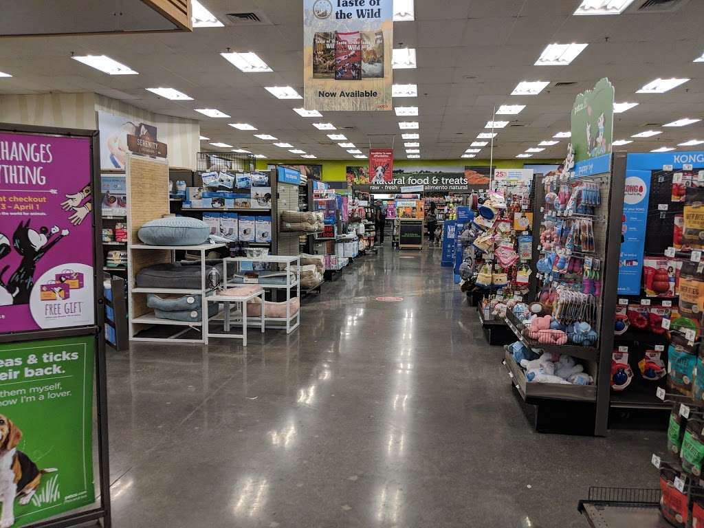 Petco | 13420 Whittier Blvd, Whittier, CA 90605, USA | Phone: (562) 907-2300