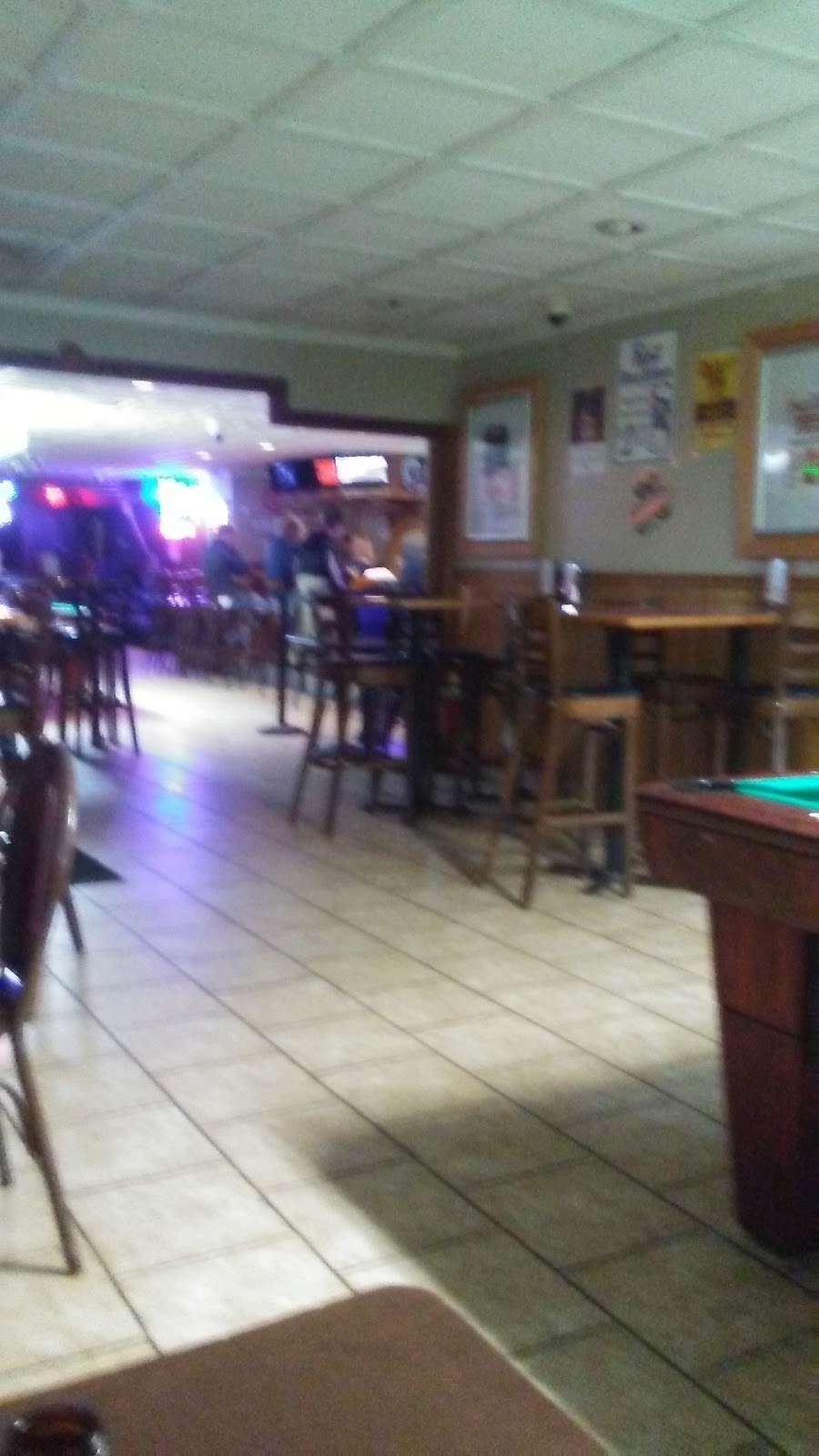 The Endzone Bar & Grill | 1650 N Farnsworth Ave, Aurora, IL 60505 | Phone: (630) 851-2555