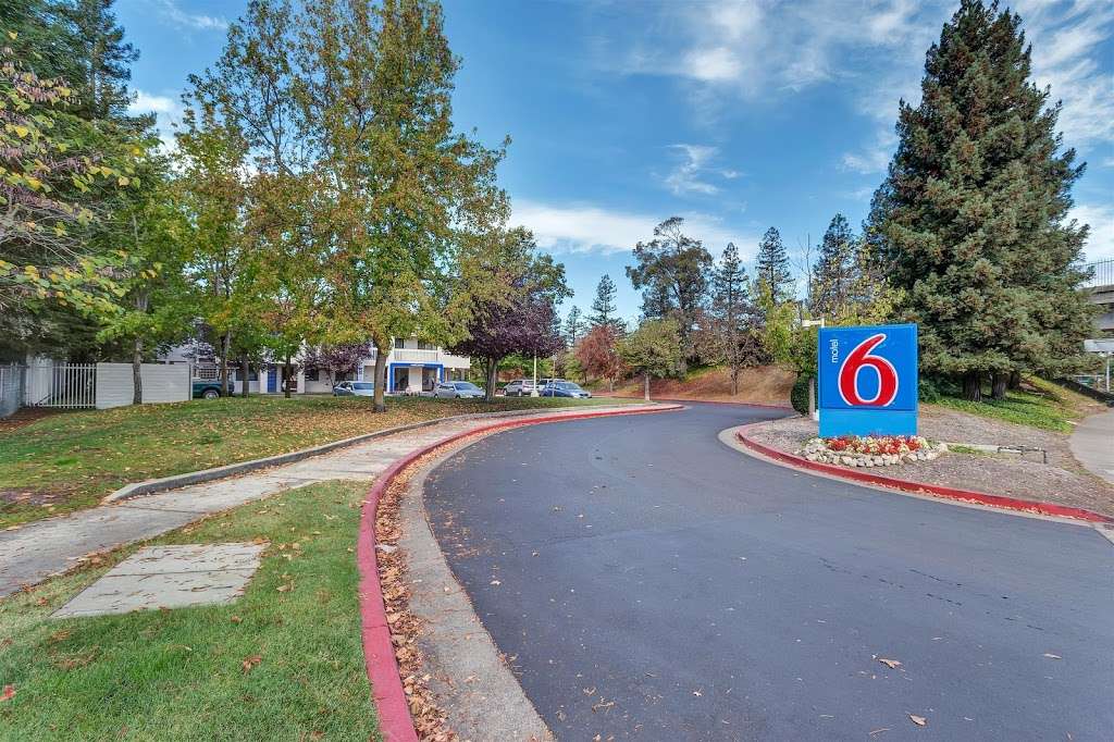 Motel 6 Santa Rosa North CA | 3145 Cleveland Ave, Santa Rosa, CA 95403, USA | Phone: (707) 536-0207