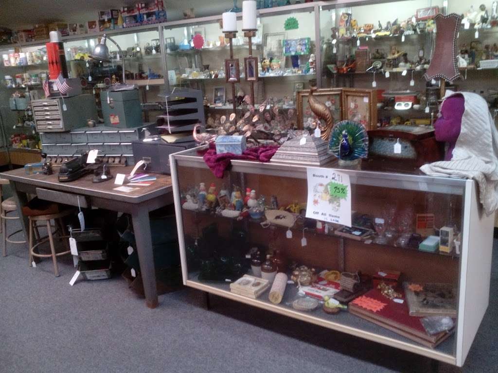 Countryside Antique Mall | 4889 US-52, Thorntown, IN 46071 | Phone: (765) 436-7200