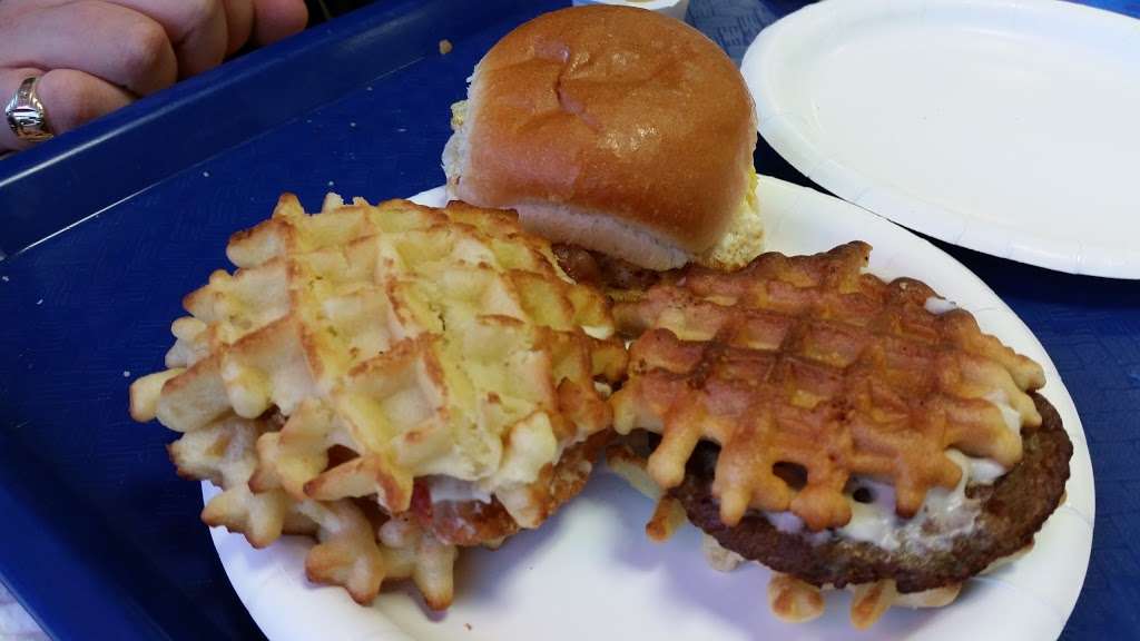 White Castle | 11730 75th St, Kenosha, WI 53142, USA | Phone: (262) 857-2500