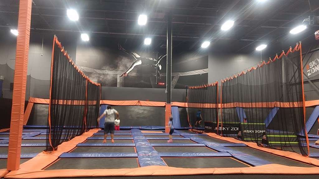 Sky Zone Trampoline Park | 66 Orland Square Dr suite b, Orland Park, IL 60462, USA | Phone: (708) 966-2399