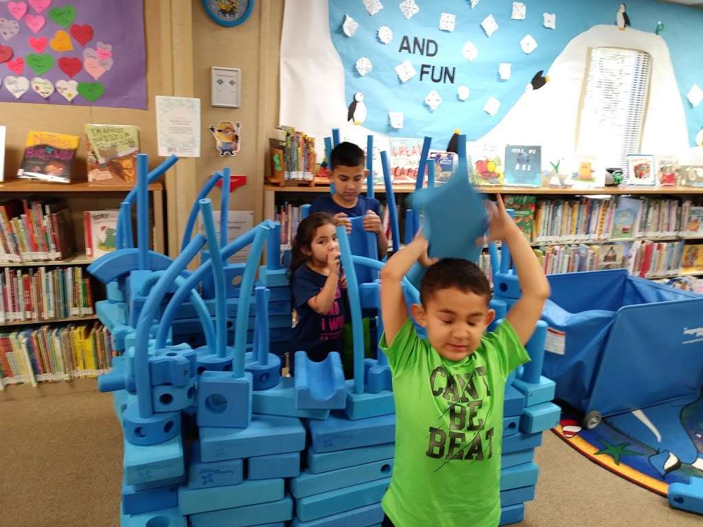 Sweeny Library | 205 W Ashley Wilson Rd, Sweeny, TX 77480, USA | Phone: (979) 548-2567