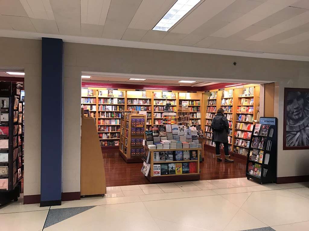 Barbaras Bookstore at OHare | Bessie Coleman Drive, Chicago OHare International Airport Terminal 2 E3, Chicago, IL 60666 | Phone: (773) 686-3368