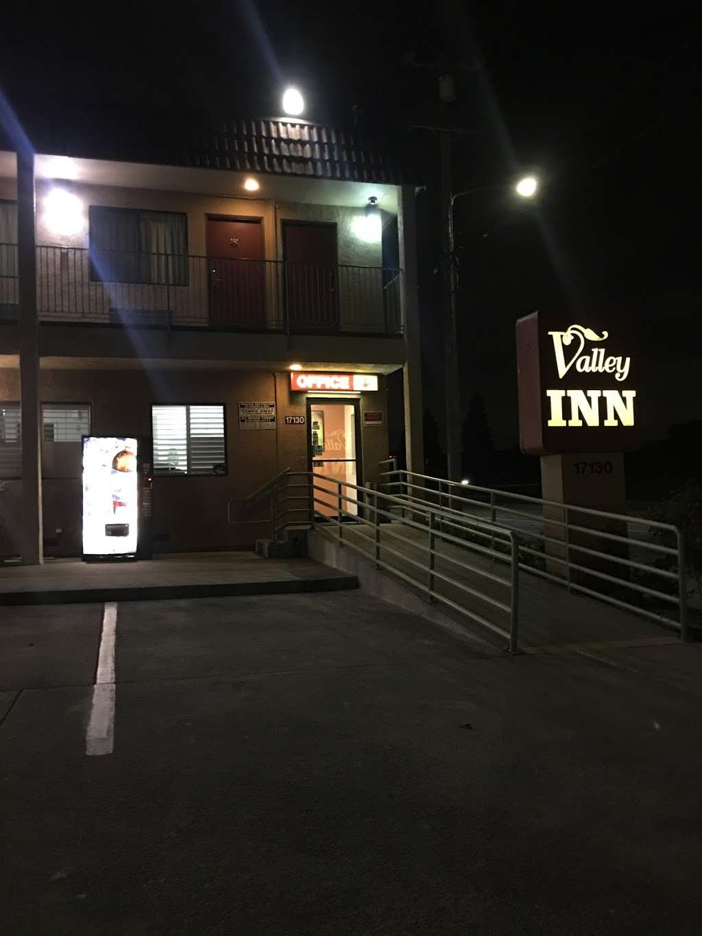 Valley Inn | 17130 Foothill Blvd, Castro Valley, CA 94546, USA | Phone: (510) 276-8151