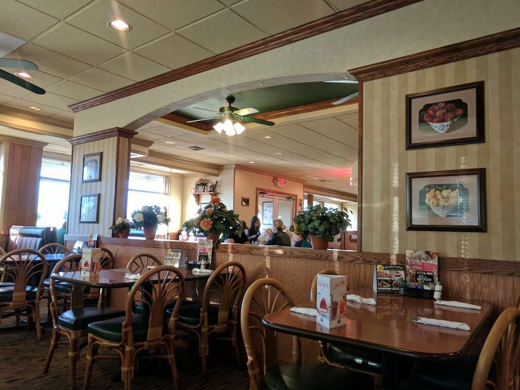 Perkins Restaurant & Bakery | 1312 Geneva St, Delavan, WI 53115, USA | Phone: (262) 740-1783