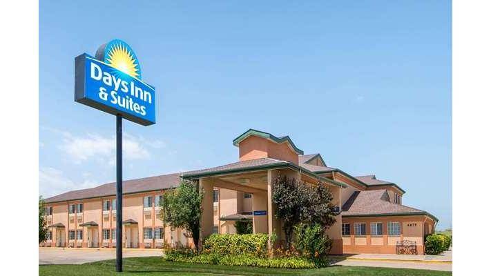 Days Inn & Suites by Wyndham Wichita | 4875 S Laura St, Wichita, KS 67216, USA | Phone: (316) 500-7618